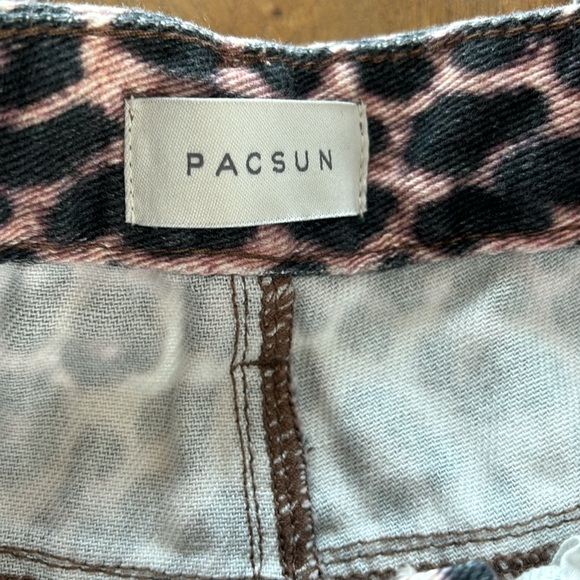 NWT PacSun Casey Low Rise Leopard Jeans - Picture 5 of 8